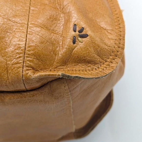 Ellington Tan Leather Double Handle Satchel Bag Soft Sided Zip Close - Picture 6 of 9